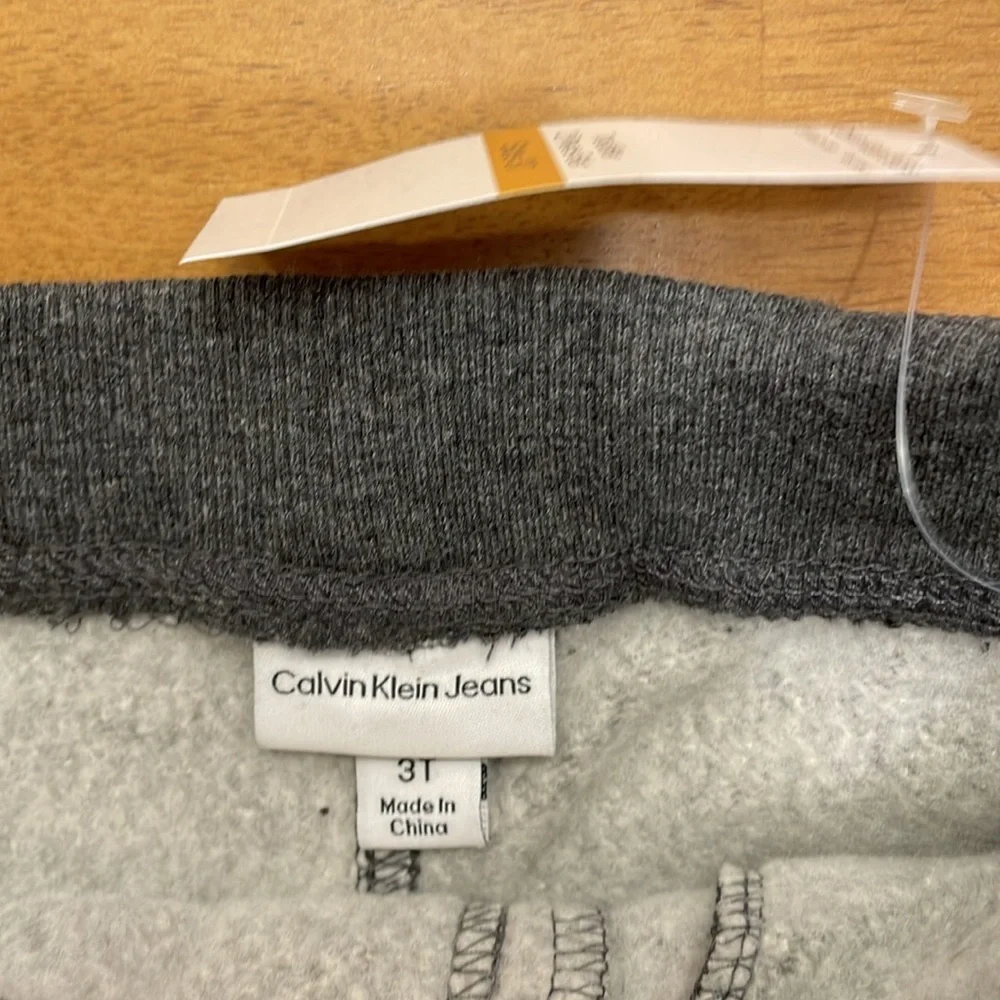 NWT Calvin Klein Toddler 3T 2 piece set Red Hoodie Sweatshirt Grey Sweatpants